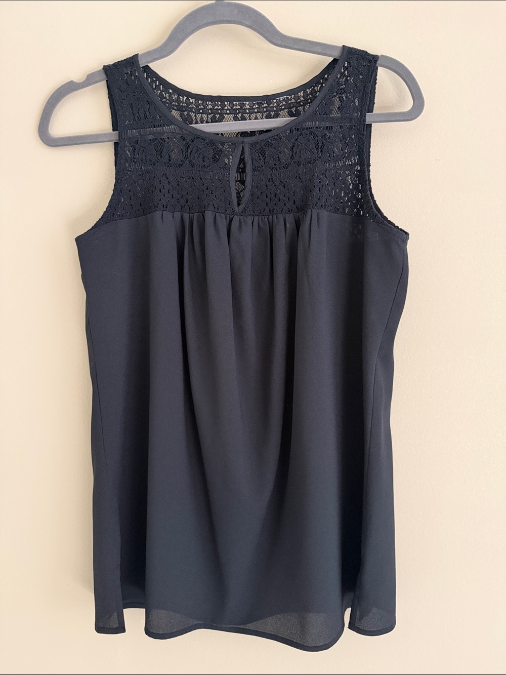 Classic Black Lace Yoke Sleeveless Top Size Small (tags missing)